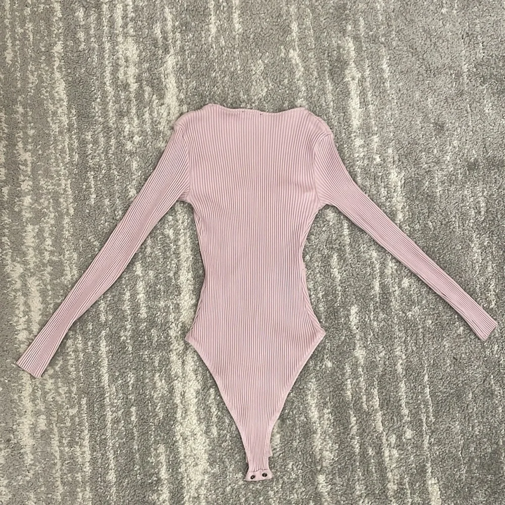 ZARA Tops Long Sleeve Ribbed Lilac Scoop-Neck Bodysuit - Picture 2 of 2